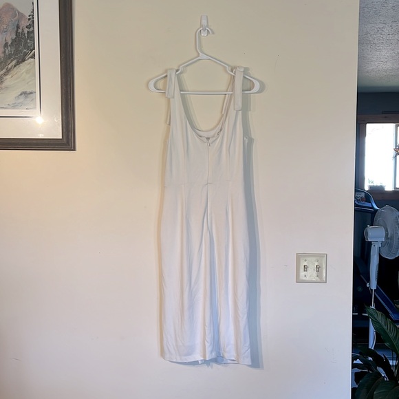 VENUS size M white dress - Picture 2 of 6
